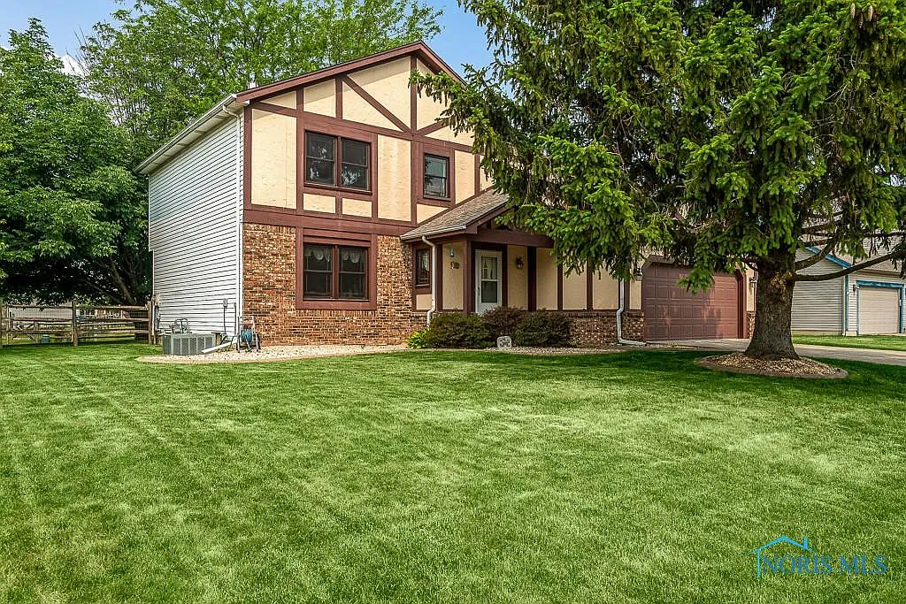 1118 Heritage Ln photo 1