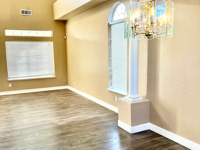 2611 Blossom Cir — Photo 6