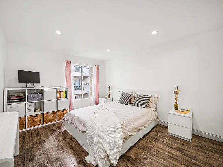 5530 Owensmouth Ave #210 — Photo 16