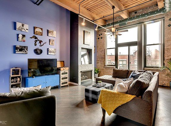 4th image of 2222 W Diversey Ave APT 210