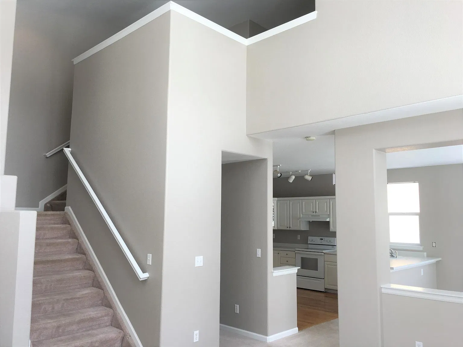 3 bed, 2012 sqft, $3,000 — Photo 4