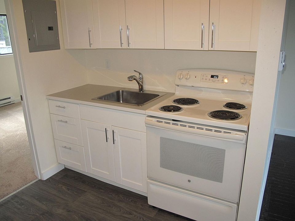 1st image of 3019 NE 143rd St #5