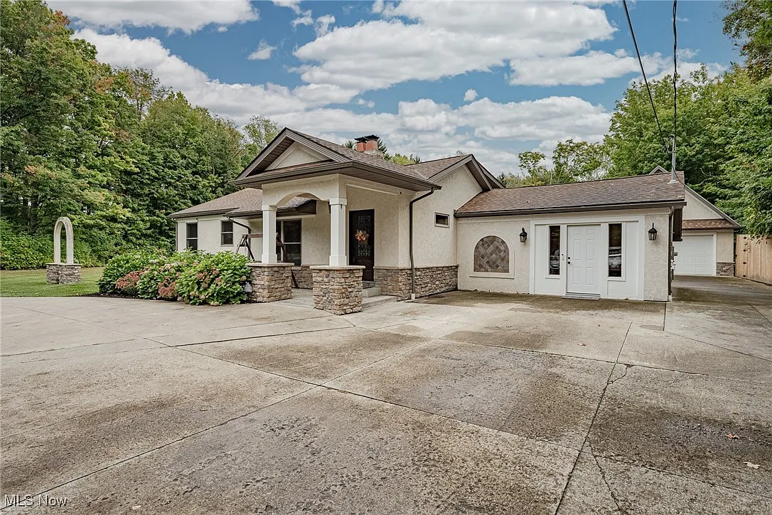 8163 Hart Rd photo 1