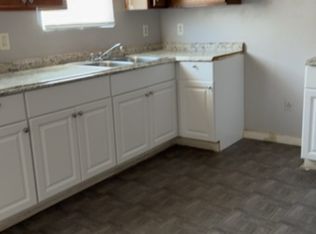 121 McCord Ave APT B, Bakersfield, CA 93308