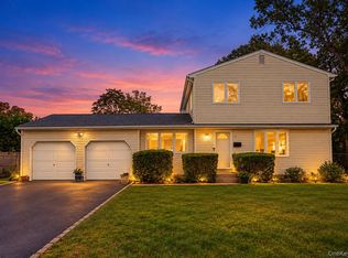 6 Pineview Boulevard, Central Islip, NY 11772