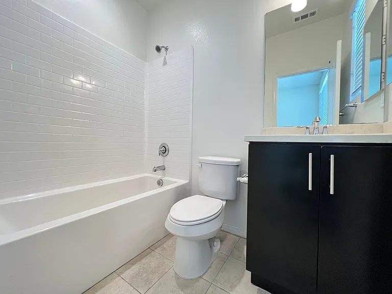 938 E Weaver Ln — Photo 15