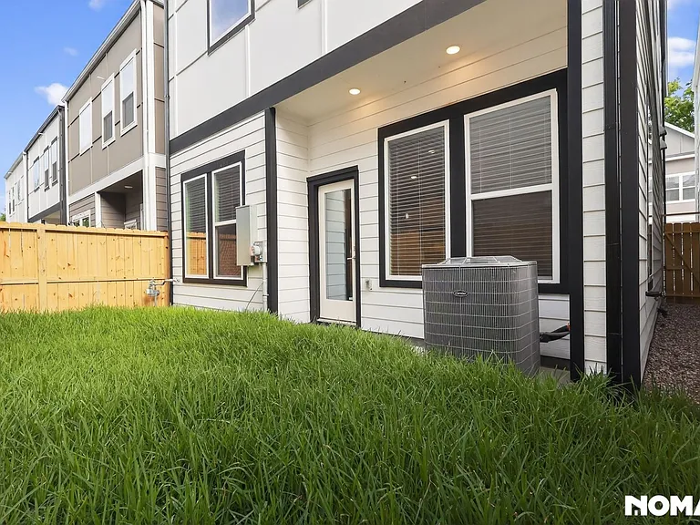 208 Clark Meadows Ln — Photo 34