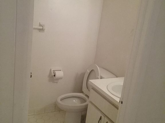 1/2 Bathroom