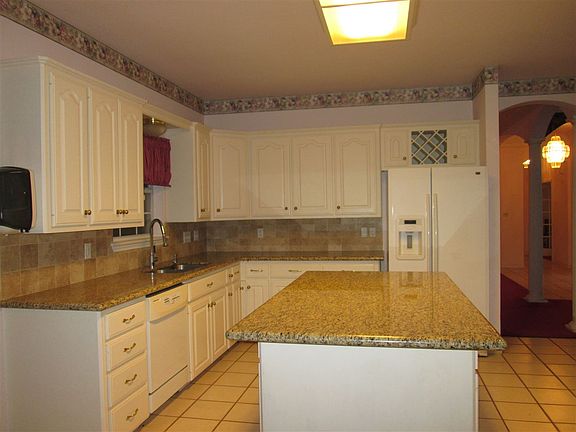 2nd image of 315 Willow Dr