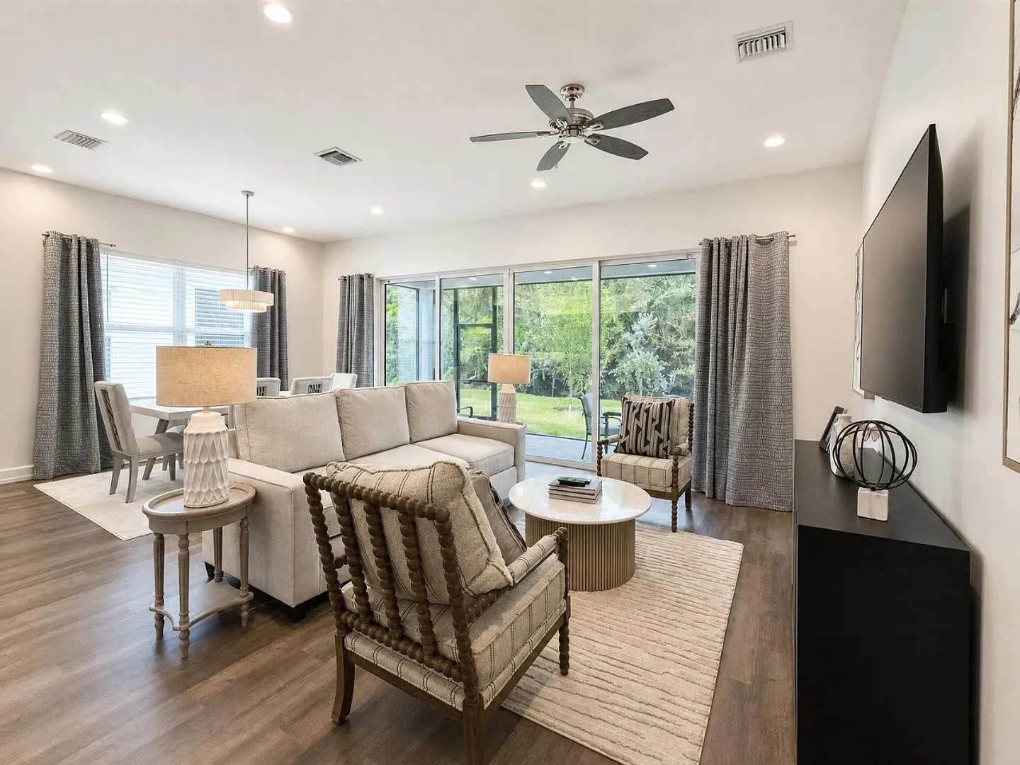 Annual Rental 3 bedrooms + den, 3 full baths in Valencia Trails 55+ Community — Photo 3