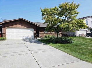 7754 Colony Dr, Clay, MI 48001