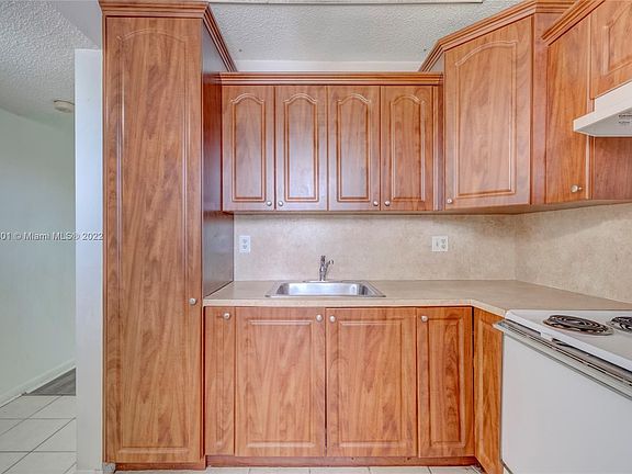 5th image of 3734 N University Dr #G-2
