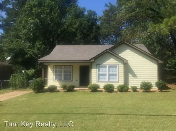 1112 Robert E Lee St, Leeds, AL 35094