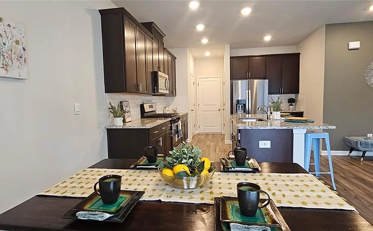 674 Gabby Point SW — Photo 6