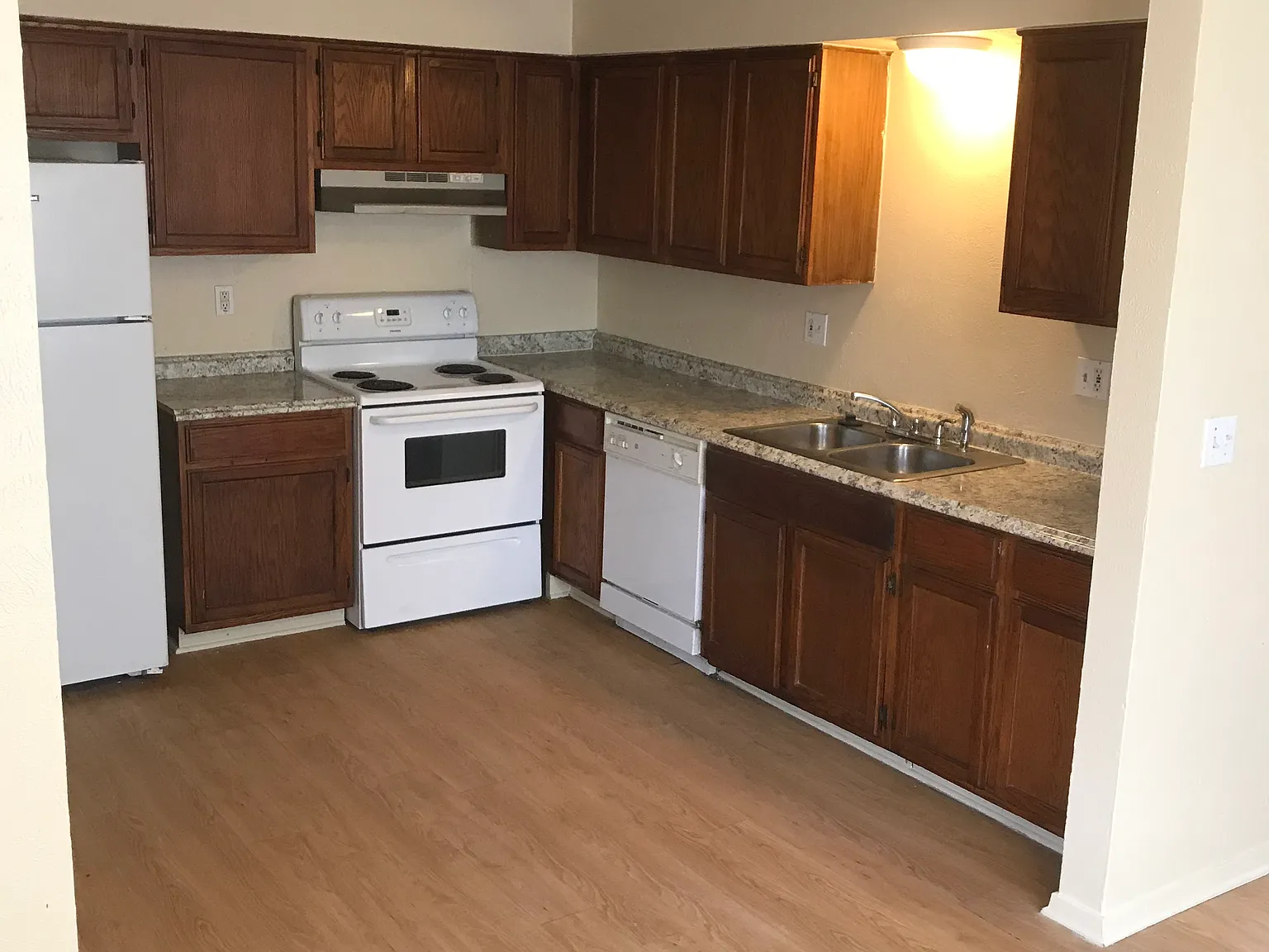 3 bed, 1376 sqft, $1,650 — Photo 2
