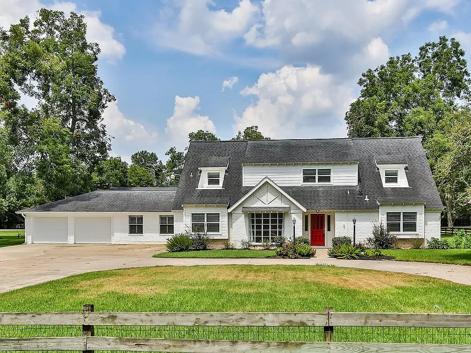 5511 Greentree Dr