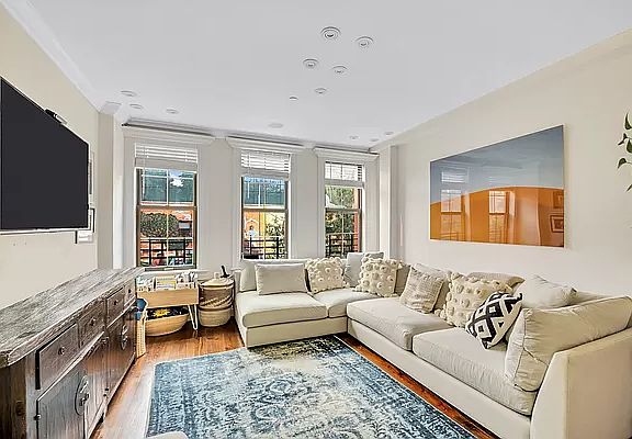 4th image of 84A Lexington Ave