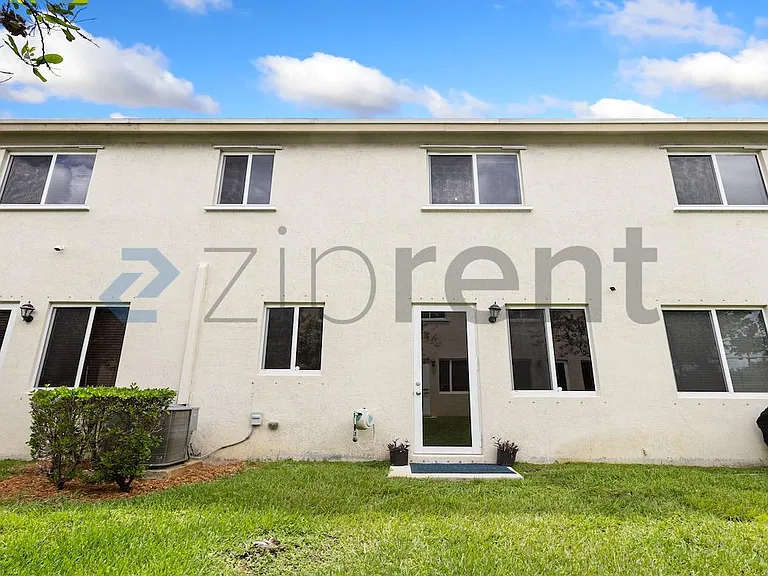 21429 NW 13th Ave — Photo 12