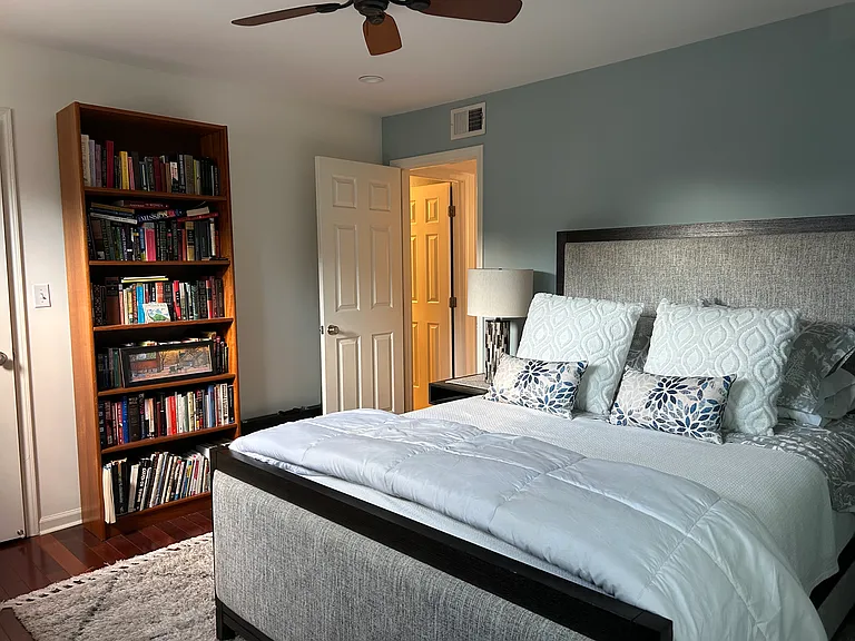 427 W 8th St #101 — Photo 11