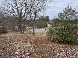 Meadow Lane Cir, Parkersburg, WV 26101