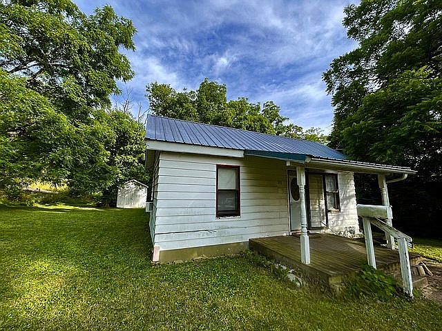 1st image of 300 McGuire Ln