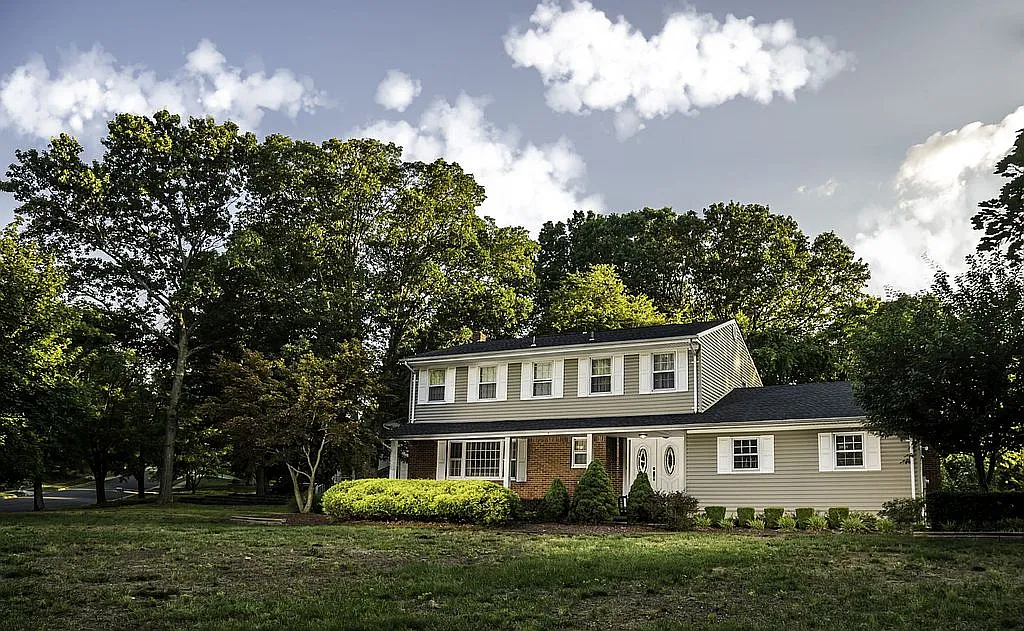 3 Spruce Way photo 1