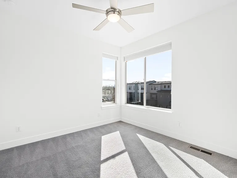 2522 N Moline St — Photo 12