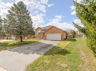 14 Amber Dr, Thames Centre, ON N0L1G1