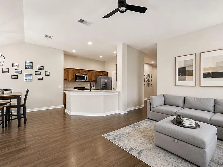 714 Newport Dr — Photo 7