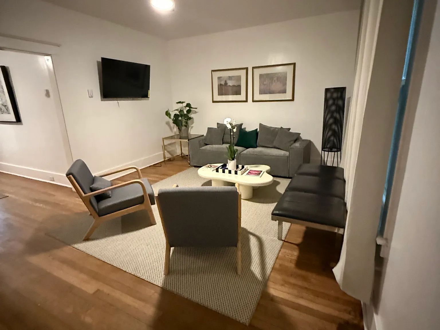 3 bed, 1300 sqft, $3,000 — Photo 2