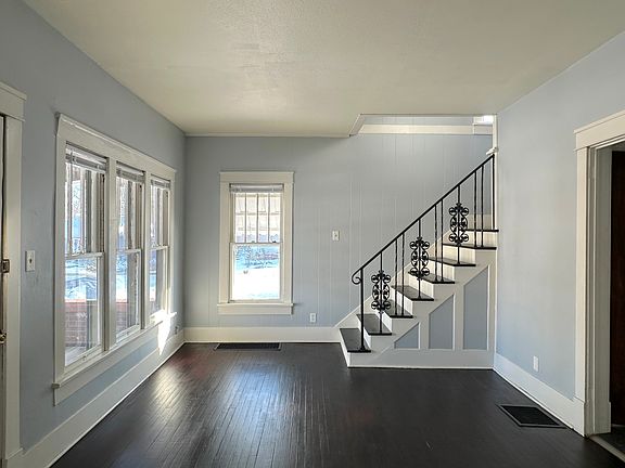 2nd image of 612 Pleasant Ct