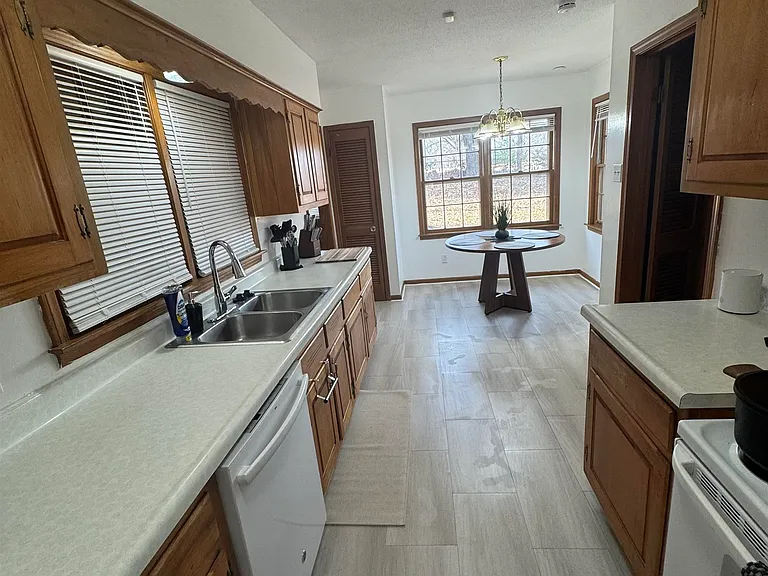 3141 Glen Echo Dr — Photo 2