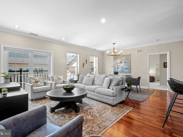 500 Admirals Way APT 402, Philadelphia, PA 19146