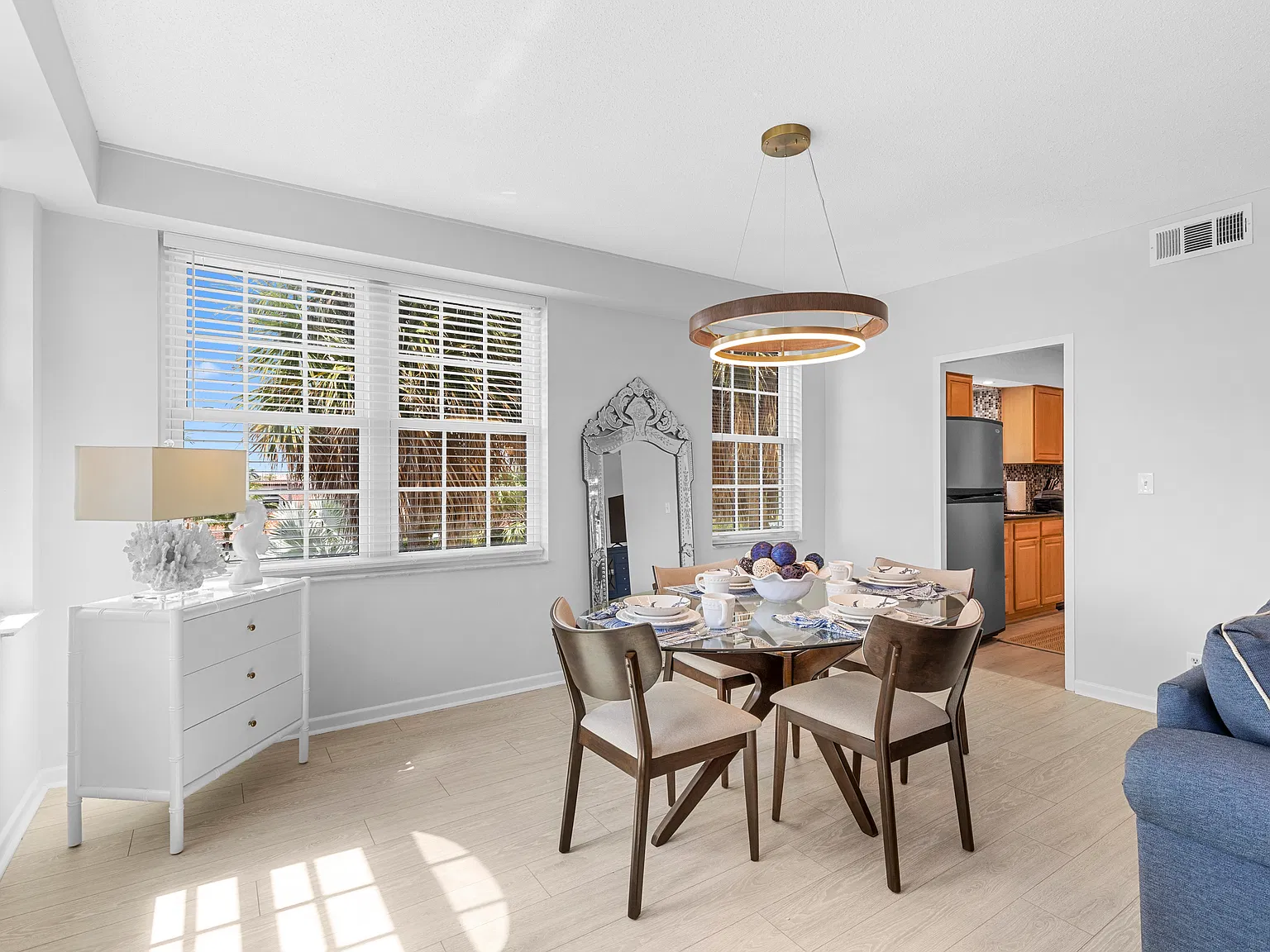 2 bed, 1395 sqft, $4,700 — Photo 3