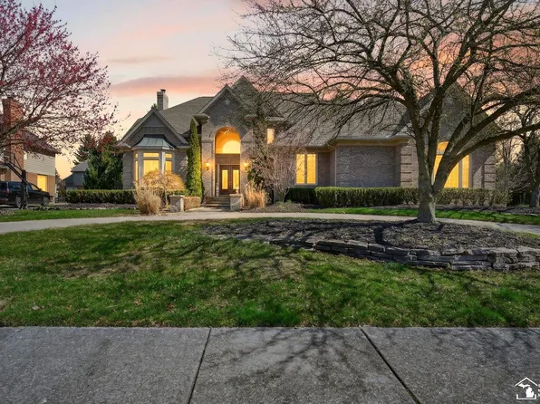 4592 Forestview Dr, West Bloomfield, MI 48322