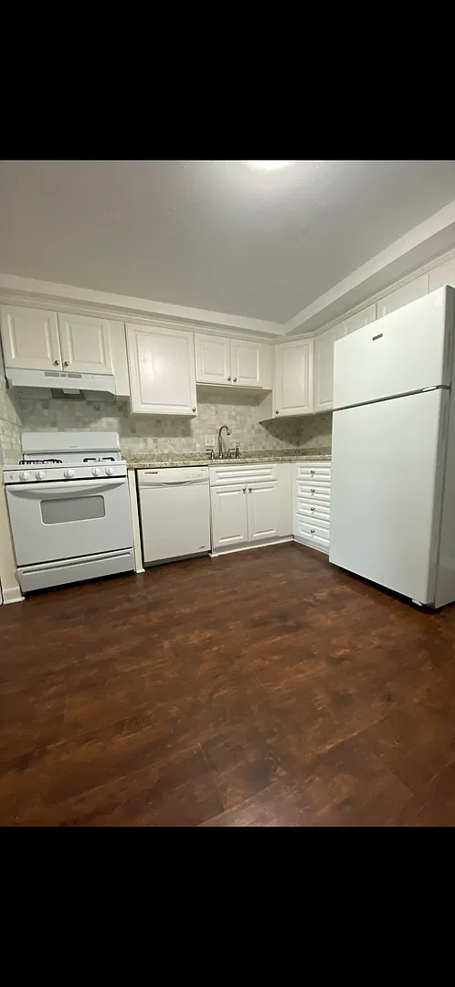 Presidential Park Condominiums — Photo 3