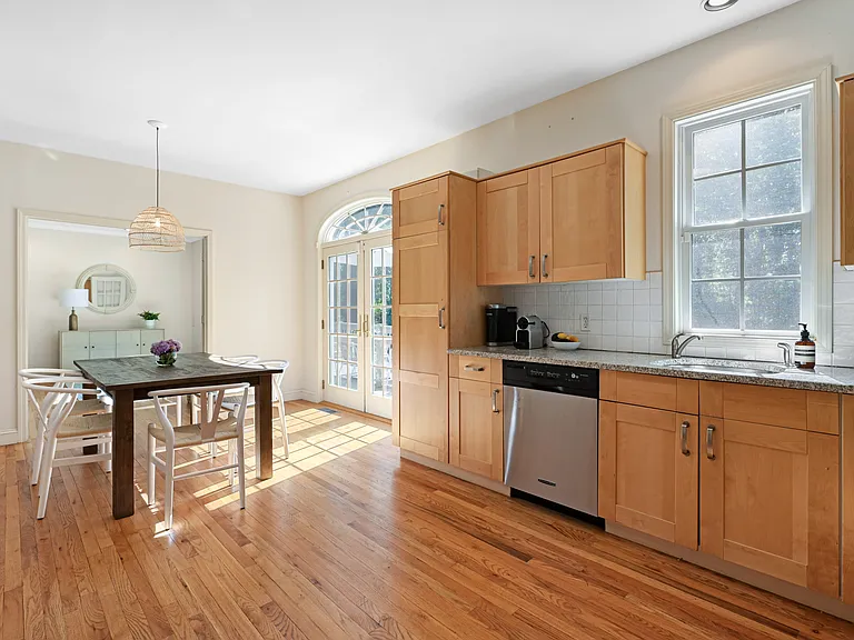 White Oak Ln — Photo 9