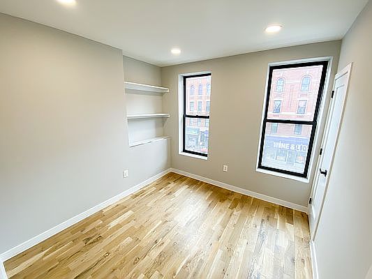 5th image of 215 Saint Anns Ave #301