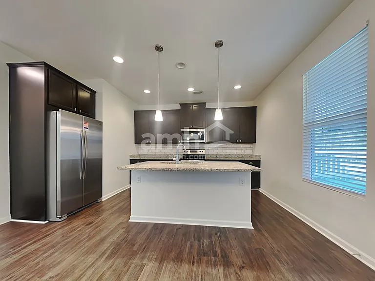 347 Southwilde Way — Photo 3