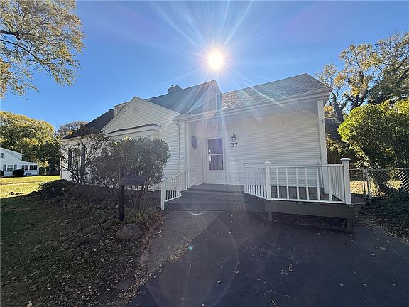 2nd image of 65 Woodside Ln