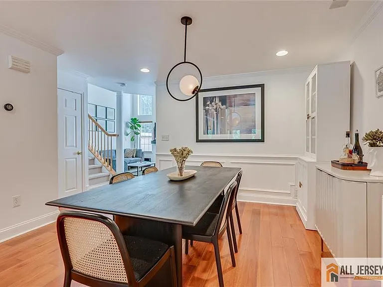 403 Somerset Ct — Photo 7