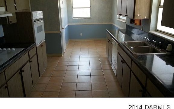 5th image of 15 Oakview Cir