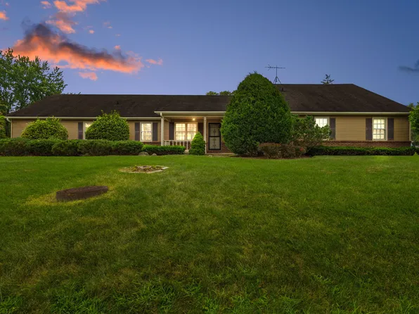 7 Don Carlos Dr, Hanover Park, IL 60133