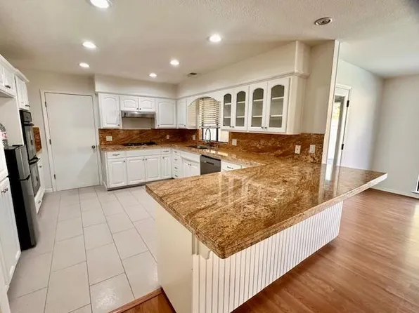 3120 W Cherry Court, Visalia, CA 93277