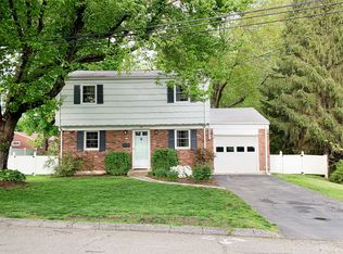 12 Regent Ct, Stamford, CT 06907