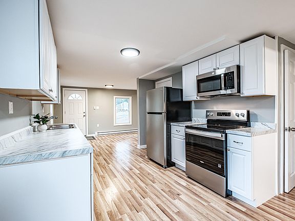 3rd image of 5 Tenney Hill Road