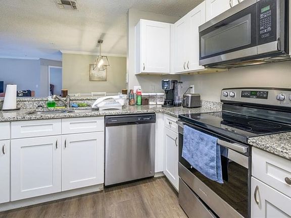 5th image of 1909 Summer Club Dr APT 209