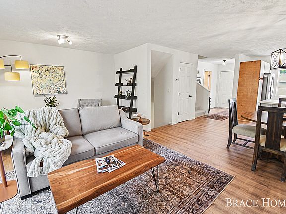 5th image of 956 Ada Place Dr SE