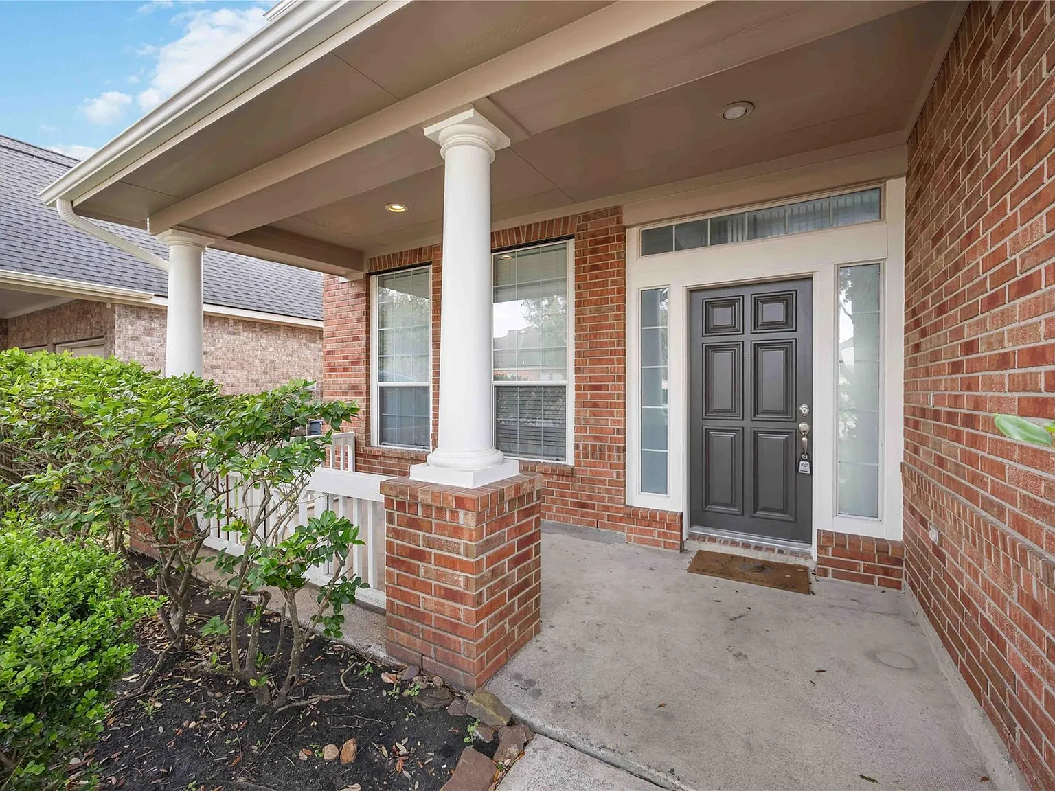 4 bed, 3.5 bath, 2949 sqft, $2,900 — Photo 2