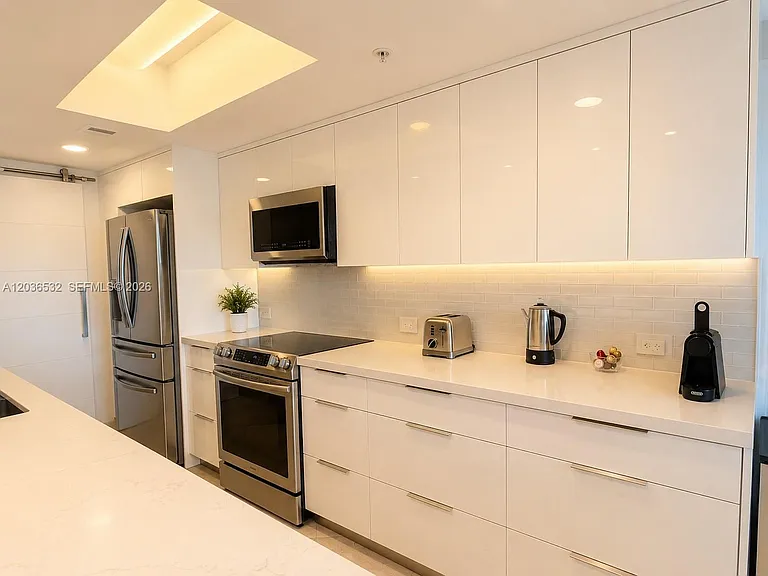 3000 NE 188th St #604 — Photo 9